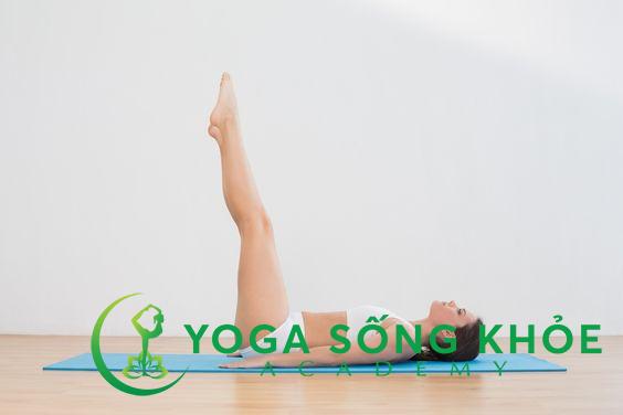 Tư thế nâng cao chân là tư thế yoga tốt cho hệ tiêu hóa