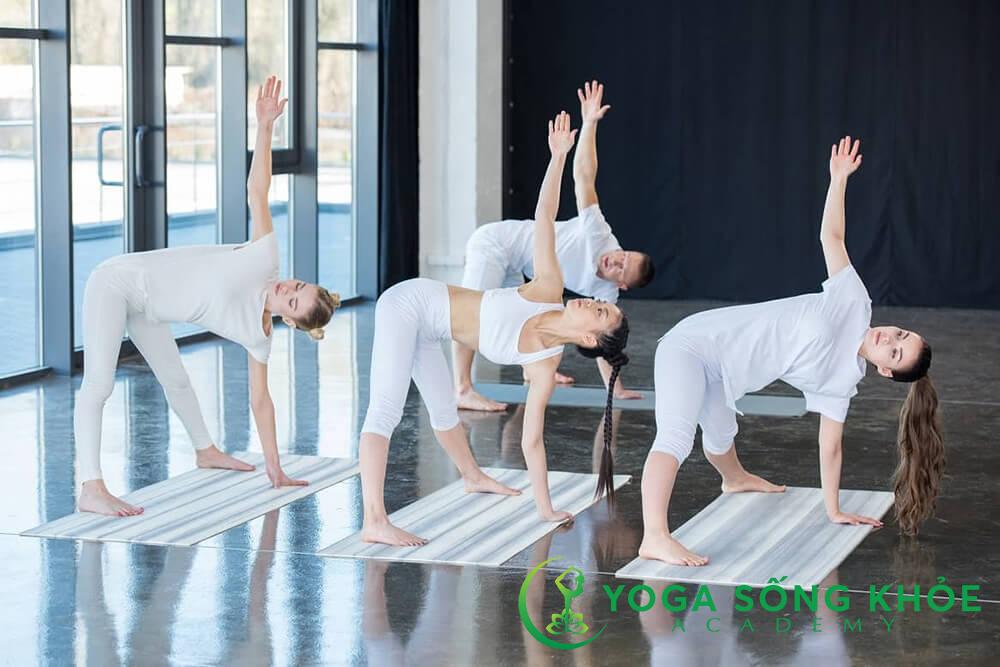 Để thực hành yoga kundalini, bạn sẽ cần một giáo viên yoga chuyên nghiệp