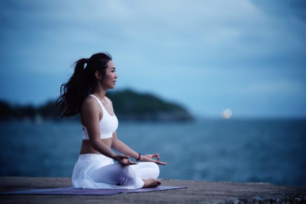 Các động tác yoga cơ bản giúp “gột rửa” tâm hồn trước khi tập thiền