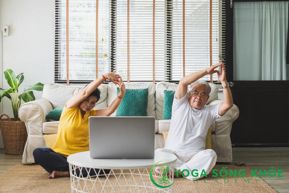 Người già nên chọn loại hình yoga nào?
