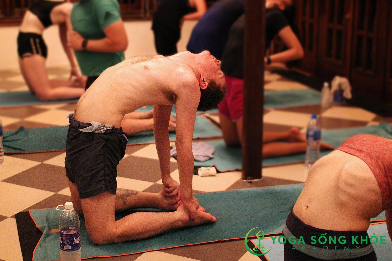Các bài tập yoga hướng dẫn bạn cách hít thở đúng cách