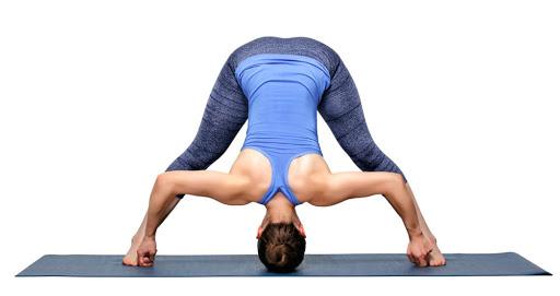 Tư thế yoga gập chân rộng 