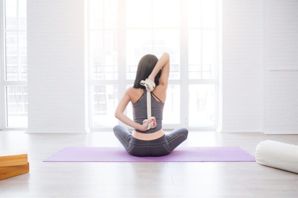 4 điều về dụng cụ tập iyengar yoga bạn không thể bỏ qua
