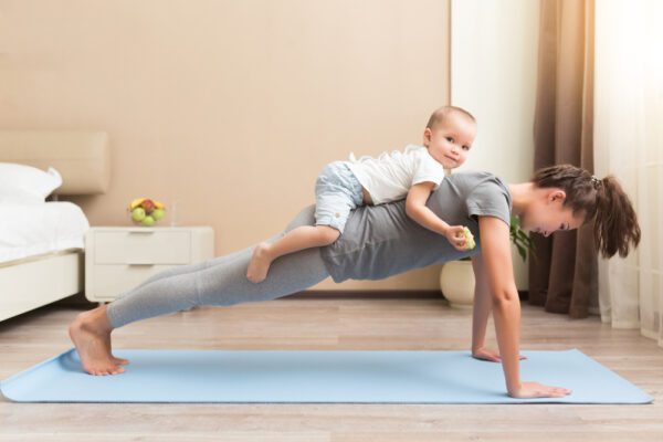 5 bài học từ yoga có thể áp dụng trong việc chăm sóc và nuôi dạy con
