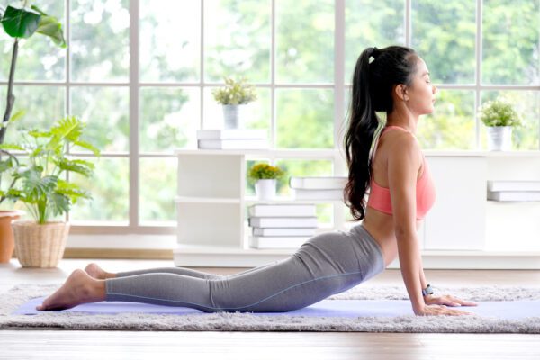 6 tư thế yoga cơ bản phù hợp với từng thời điểm trong ngày