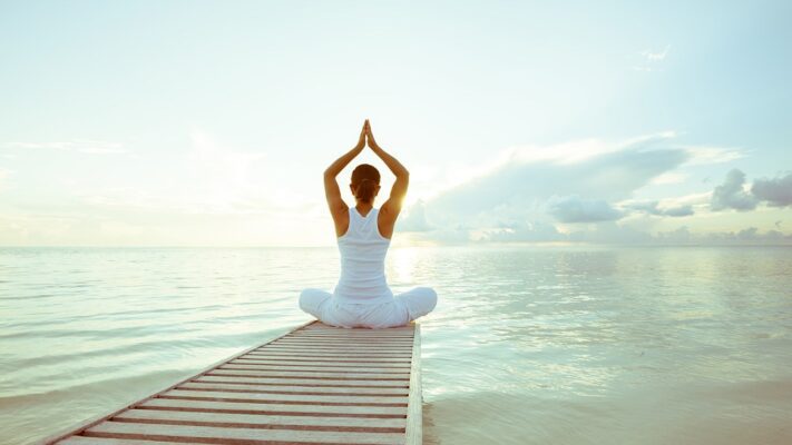 8 lý do bạn nên thử tập yoga ngoài trời ngay hôm nay