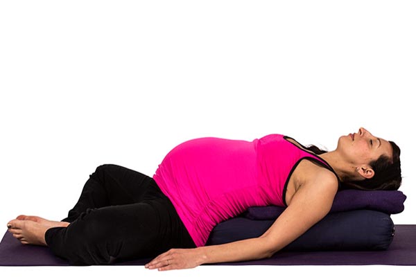 8 tư thế yoga cho bà bầu giúp xoa dịu các cơn đau nhức thai kỳ