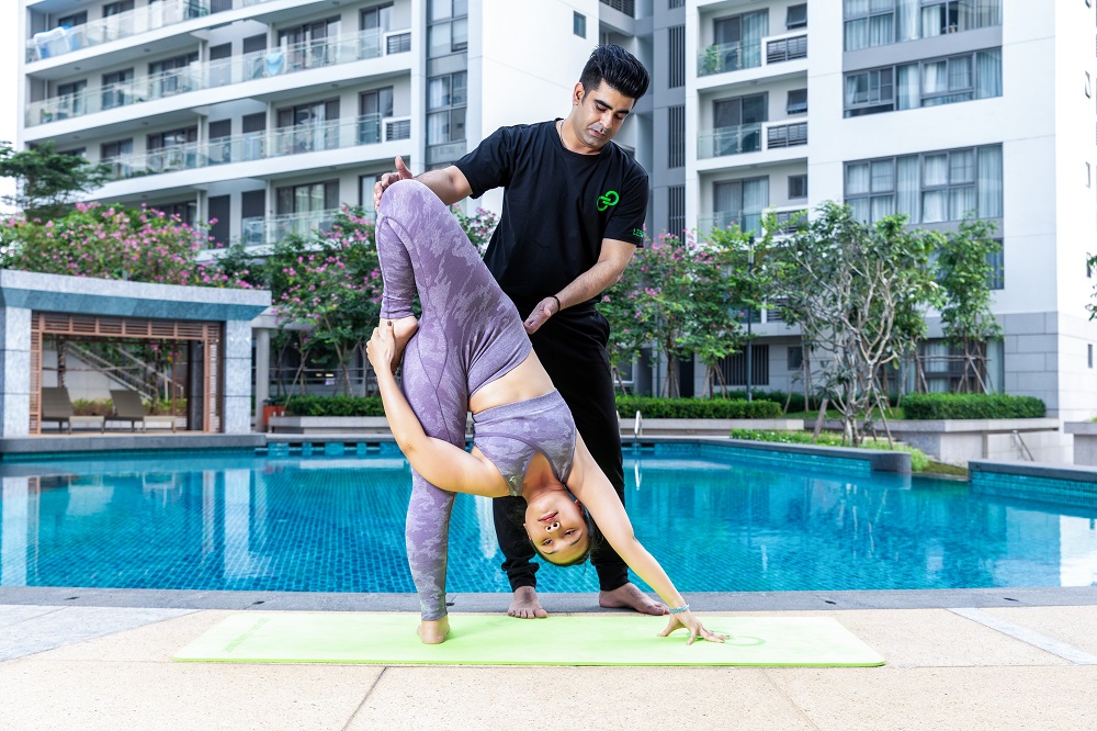 Nhiều người tập yoga để cải thiện chức năng khớp gối