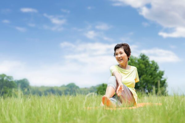 Mách bạn 8 bài tập yoga tốt nhất cho người cao tuổi